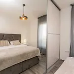 Luxury D - Luxury Two Bedroom With Terrace A2 * ビビニェ