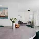 Luxury D - Luxury Two Bedroom With Terrace A2 アパート