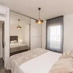Luxury D - Luxury Two Bedroom With Terrace A2 *