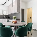 Luxury D - Luxury Two Bedroom With Terrace A2 アパート