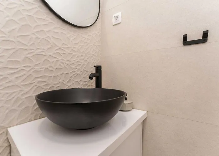 Apartment Luxury D - Luxury Two Bedroom With Terrace A2 *