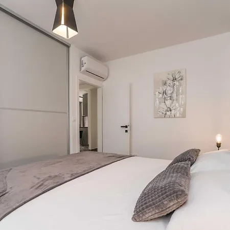 Luxury D - Luxury Two Bedroom With Terrace A2
