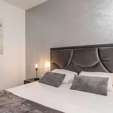 아파트 Luxury D - Luxury Two Bedroom With Terrace A2