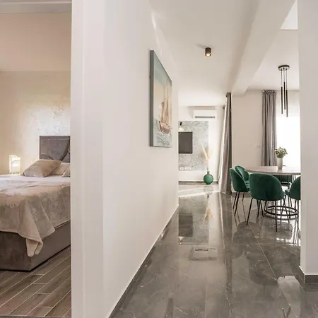 Luxury D - Luxury Two Bedroom With Terrace A2 *