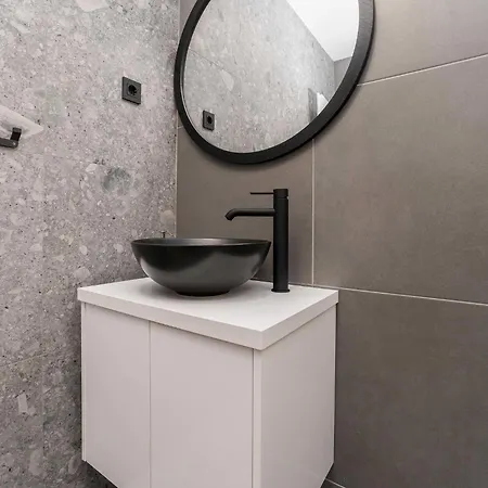 Luxury D - Luxury Two Bedroom With Terrace A2 *