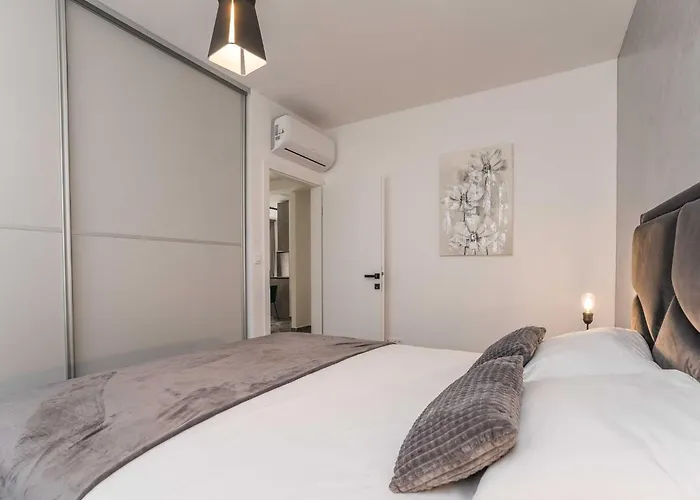 Luxury D - Luxury Two Bedroom With Terrace A2