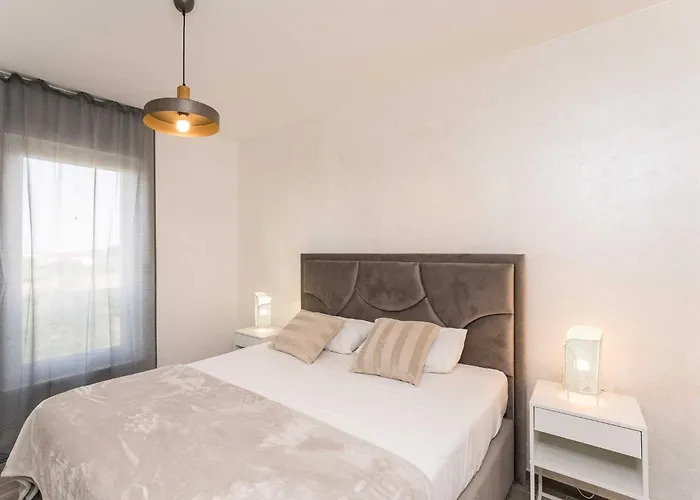 Luxury D - Luxury Two Bedroom With Terrace A2 *