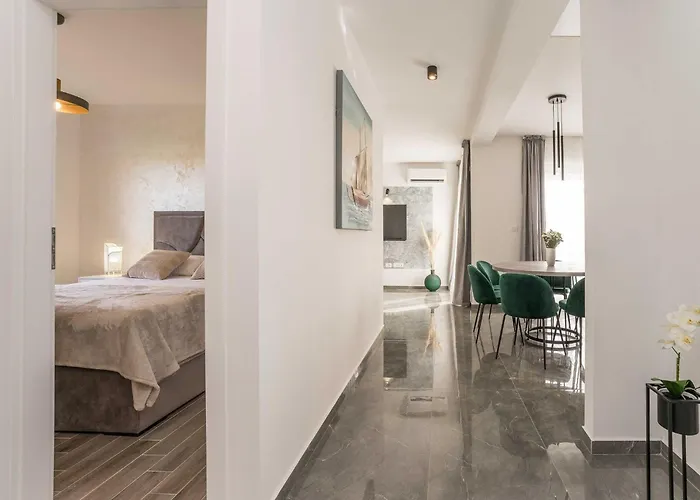 Luxury D - Luxury Two Bedroom With Terrace A2 *