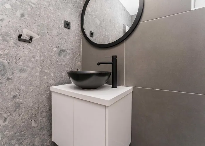 Luxury D - Luxury Two Bedroom With Terrace A2 *